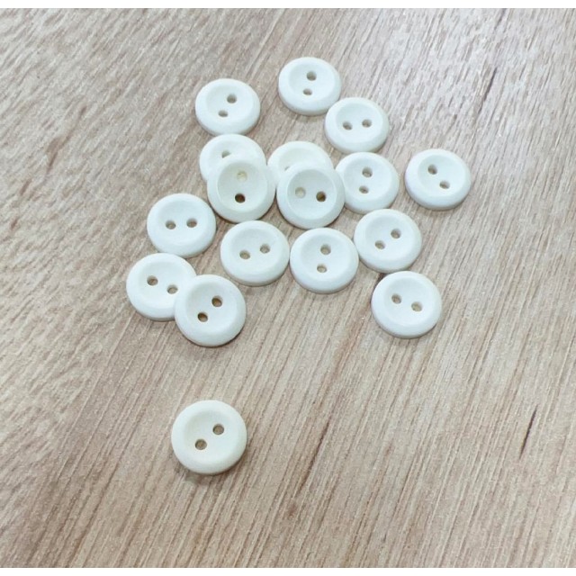 百搭啞光圓型鈕釦 二眼洞米白色 直徑 11.5mm